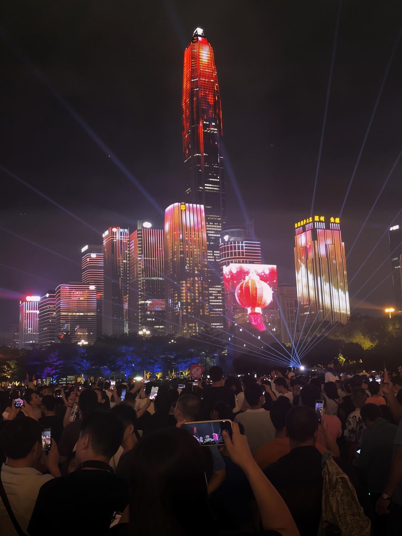 深圳春节市民中心灯光秀将持续10天
从2月14日至2月23日（农历腊月廿七至大年