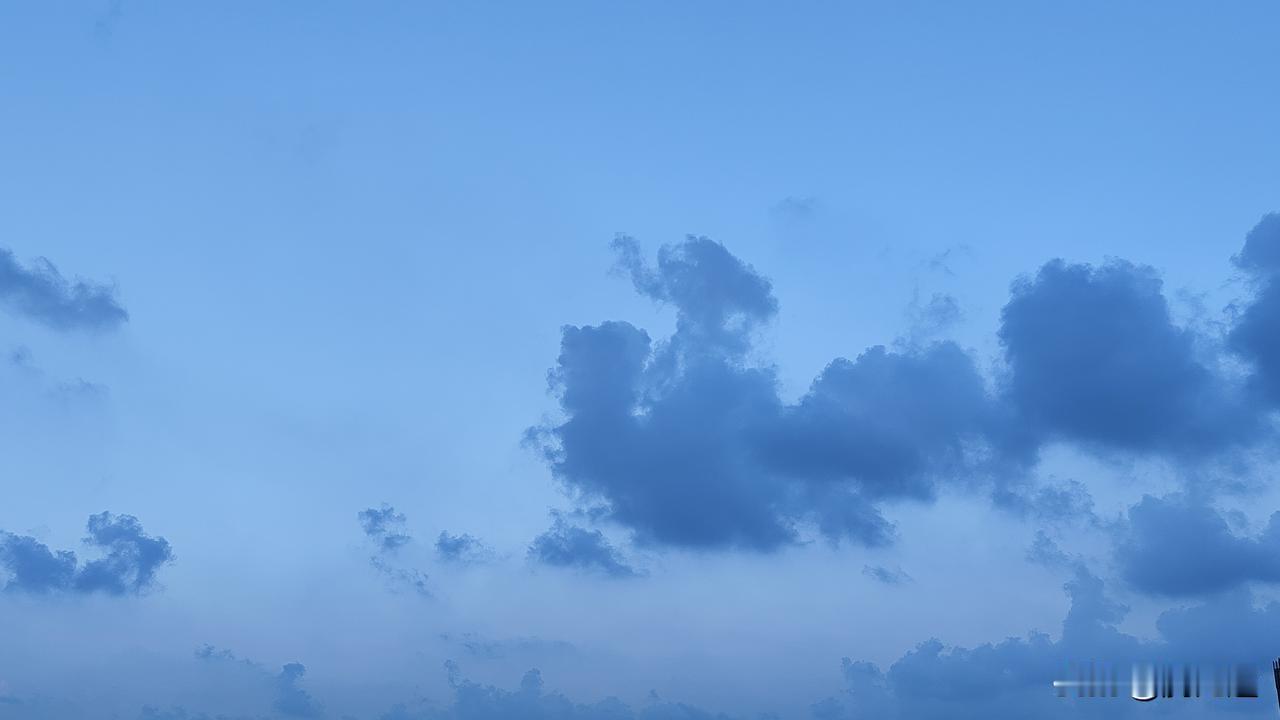 可以分享一张你拍的天空美照吗白云染色天上来