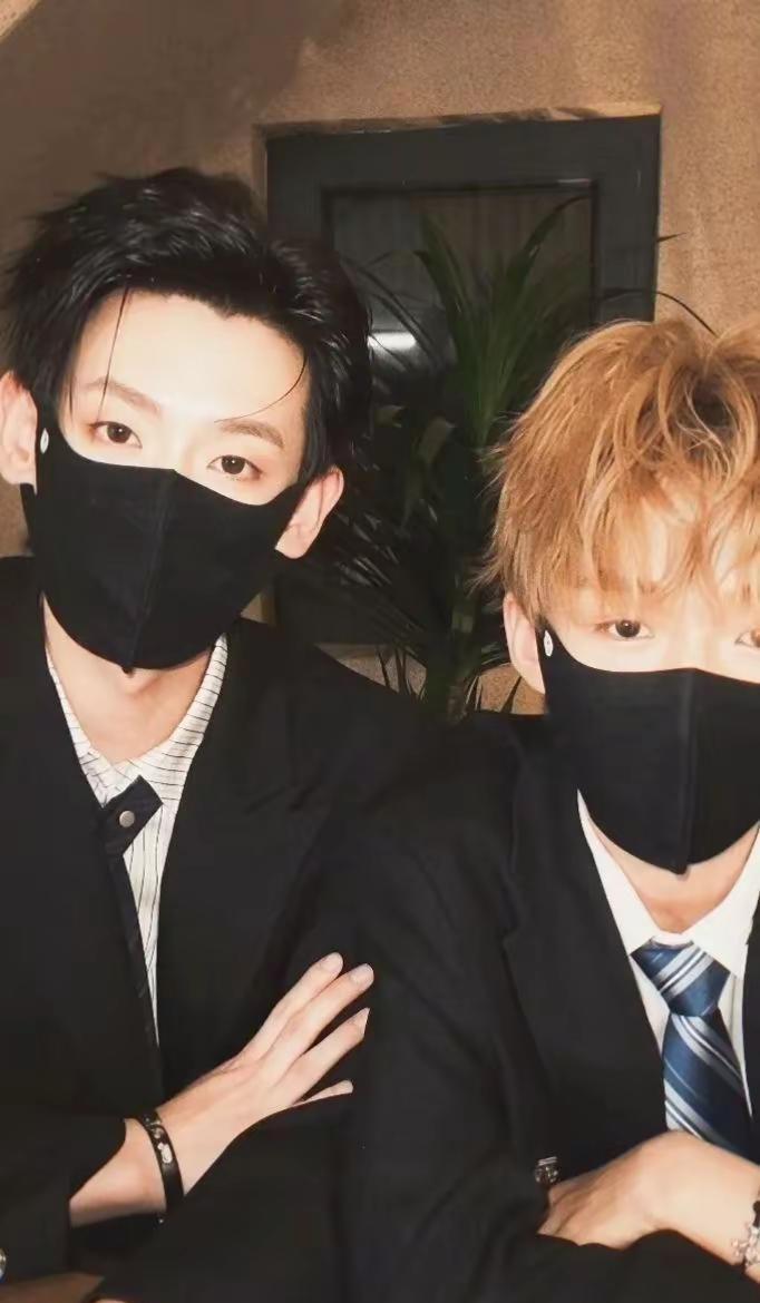 你们幸福的话 我一定比你们先流泪@𝑇.耶律.𝑦𝑙🍷 @𝑇.鹿卡𐂂ᴸᵘ