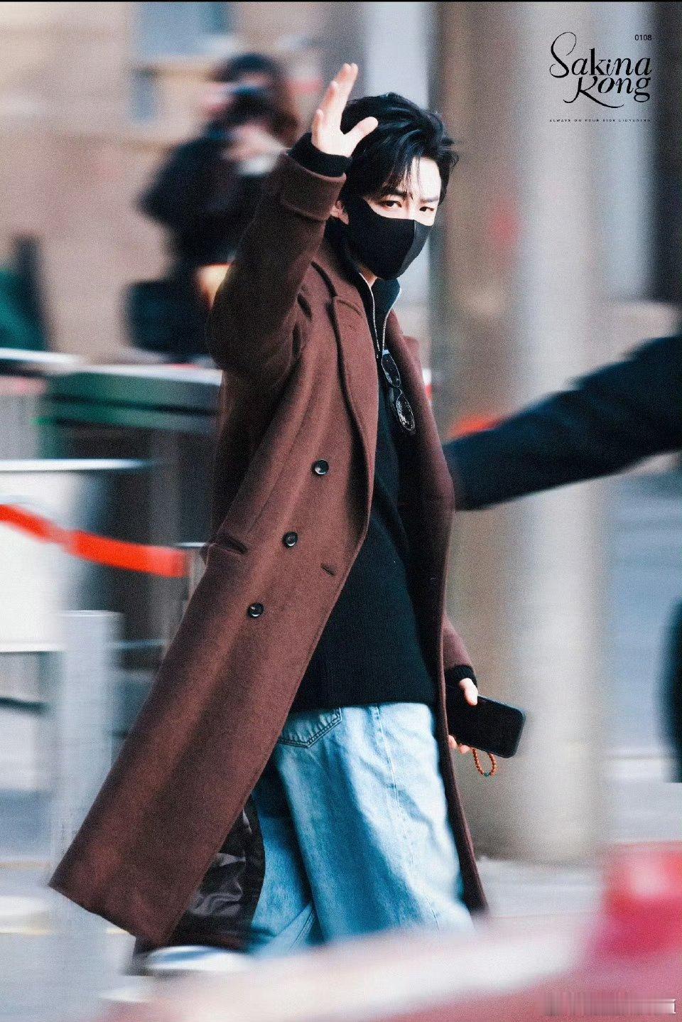 刘宇宁央视春晚四次联排下班路透好苏🤤啊啊刘宇宁什么时候演现偶！！！ 