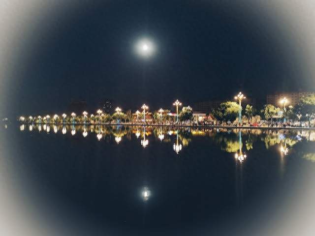 罗云熙看月亮爬上来我却看到扎心的真相：你以为的深情其实是病