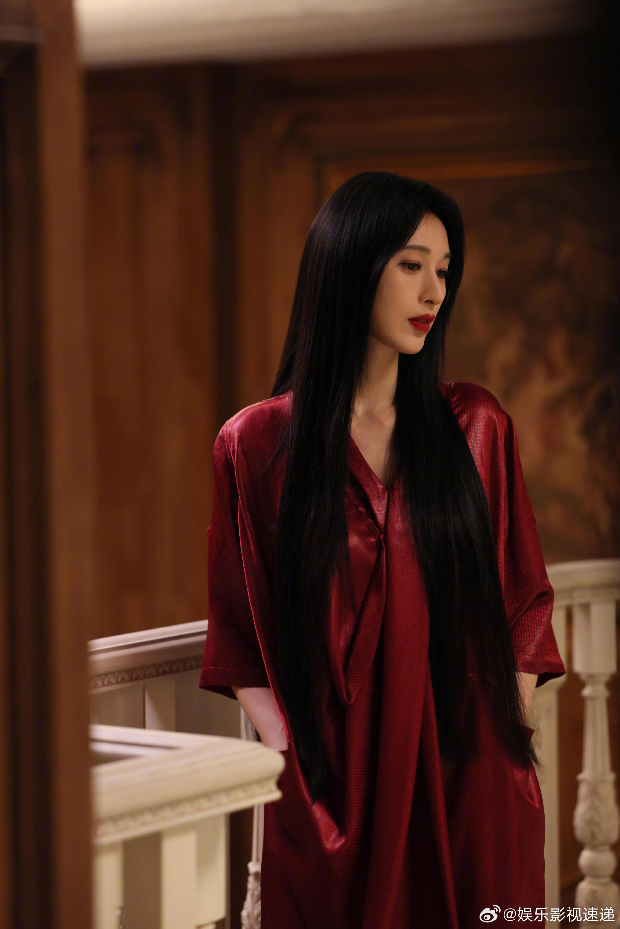 张俪本体跑出来了 从角色到本人，张俪用一段机场舞蹈证明了自己的多面魅力，舞台上的