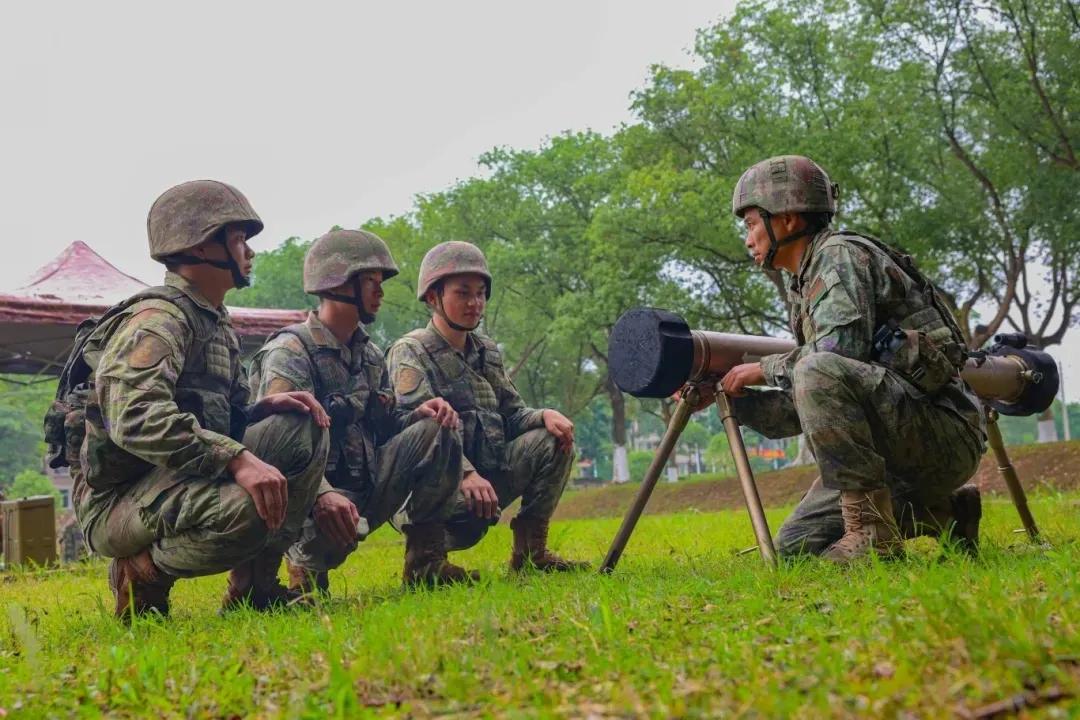 相当罕见！这种奇怪的反坦克火箭筒，可无人发射。

第一眼看过去，有人以为这是一款