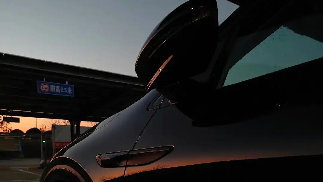 每经网：全球能源转型带来巨大刚需，预计到2030年全球将有1550万充电桩缺口亟