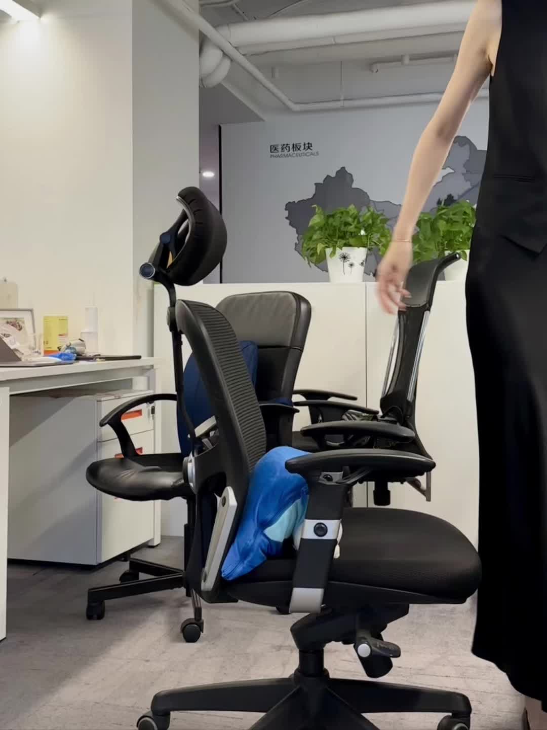 “看着就不好惹的同事”