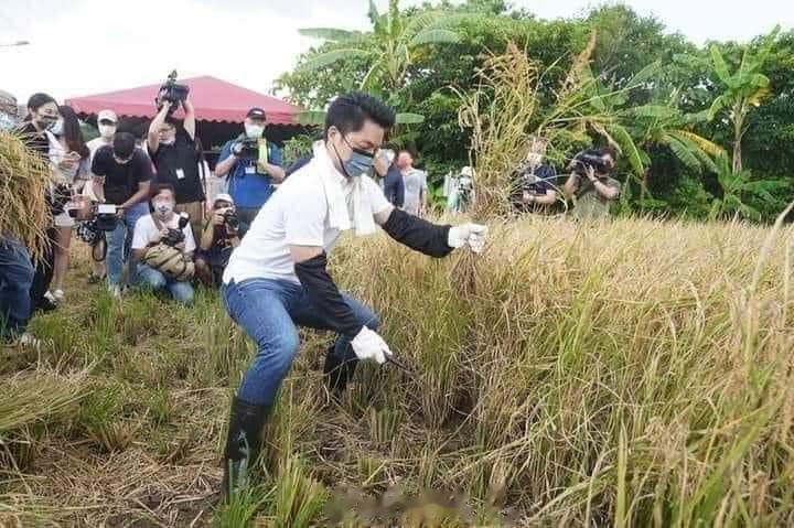 扎马步很专业！嵩山少林寺毕业的。 ​​​
