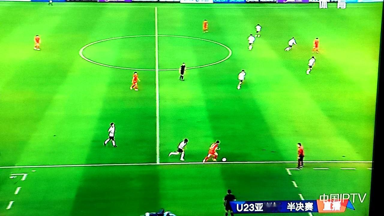 3:0！22年首进决赛
 
开场十分钟，角球短传，弹幕炸锅：身高一米九，为啥不砸