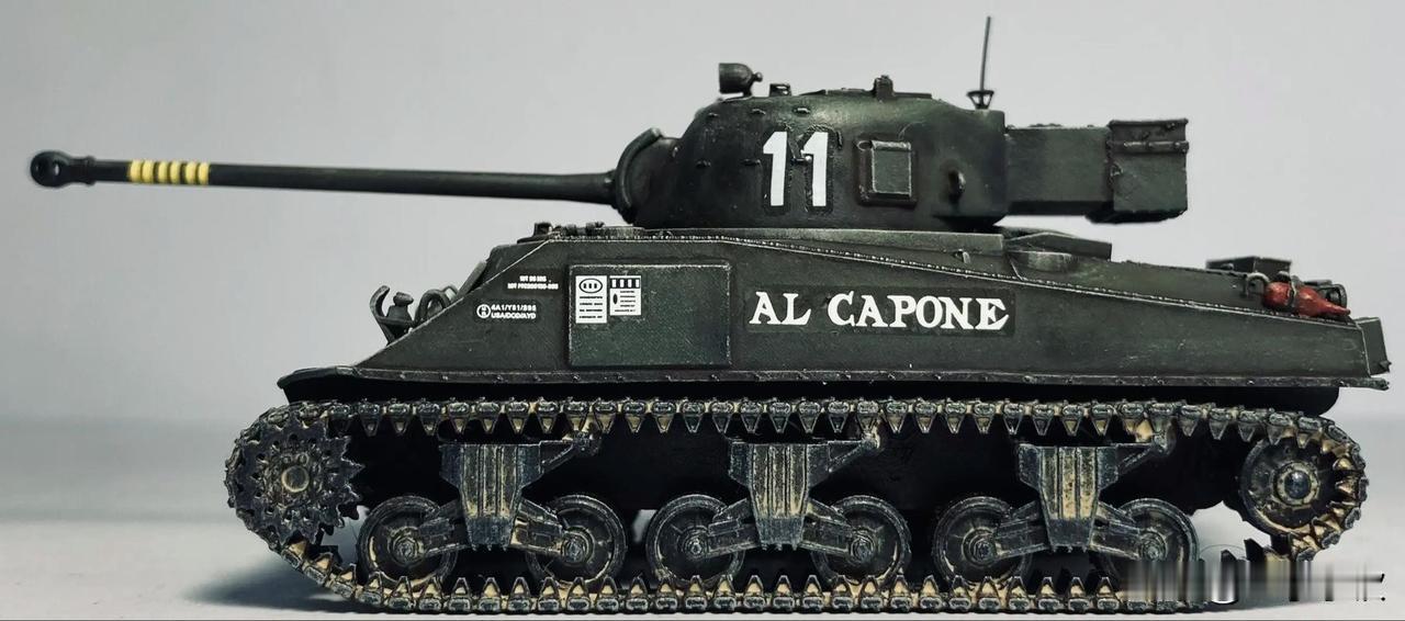 “萤火虫”坦克作为一款应急的装备，远远谈不上完善。首先，它在装甲防护方面没有任何