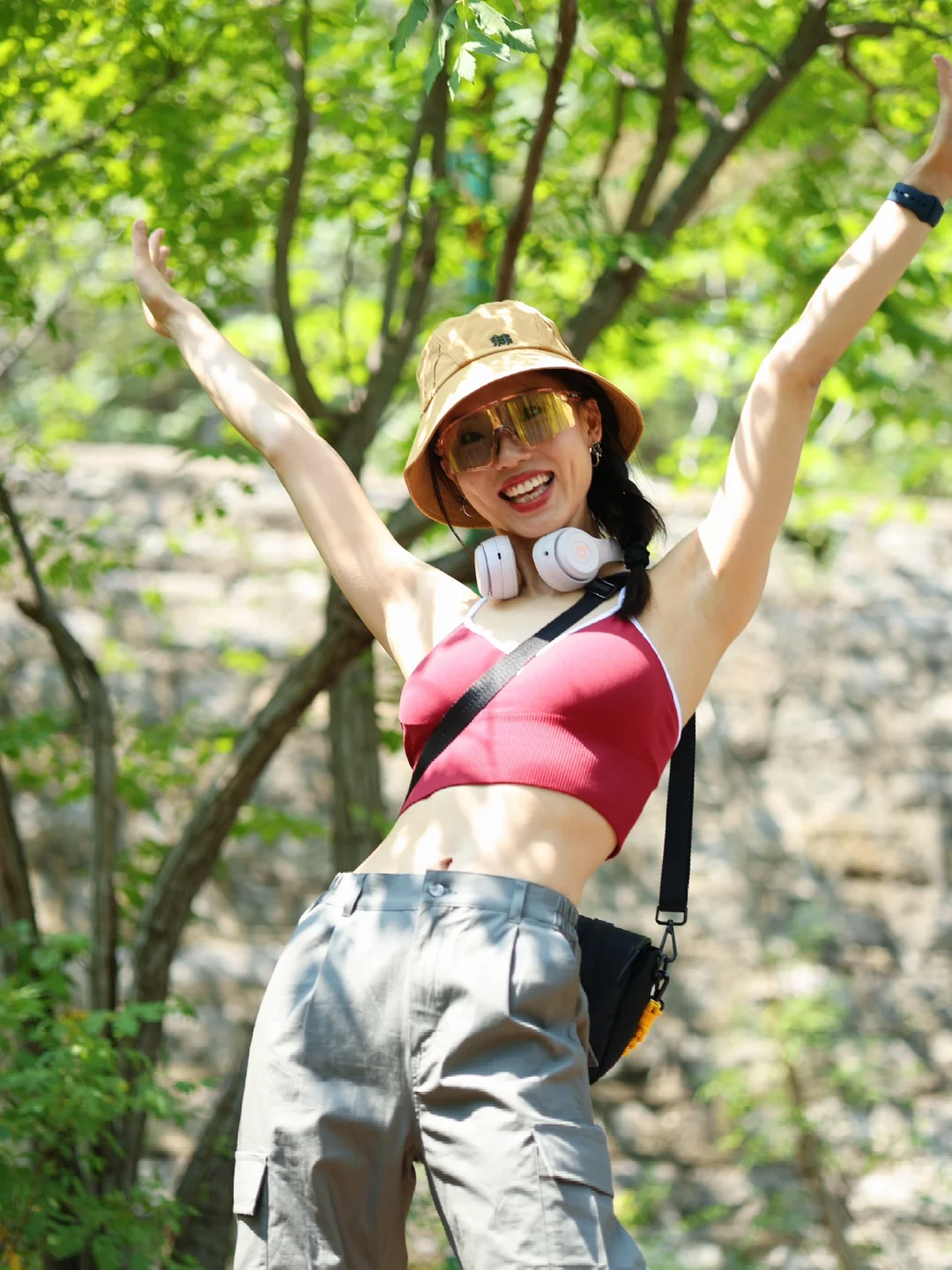 漫步在山林里，感受阳光☀️和大自然🌱