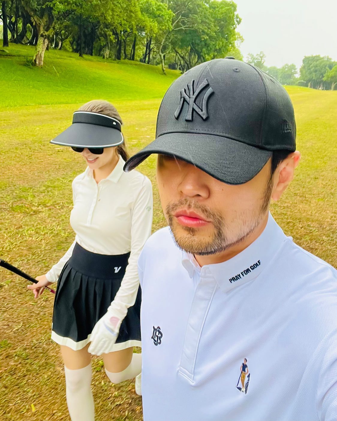 #昆凌[超话]# 杰伦：⛳️ 打球平常我喜歡亂穿 今天聽老婆的🤣 ​​​