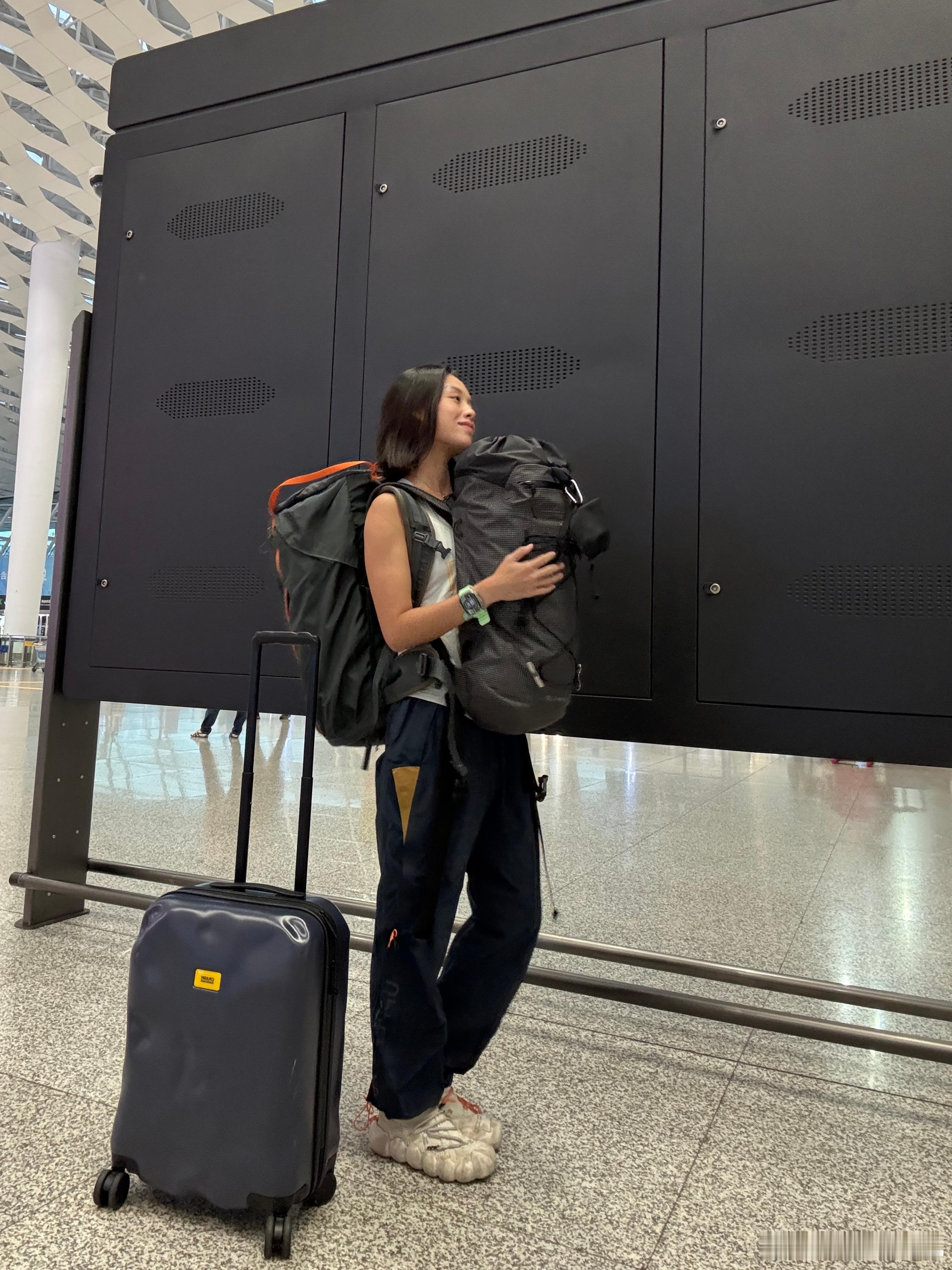 滑雪[超话]  😆开启越野⛰️+滑雪🎿+铁三💪🏽旅程还好我的好队友把我的