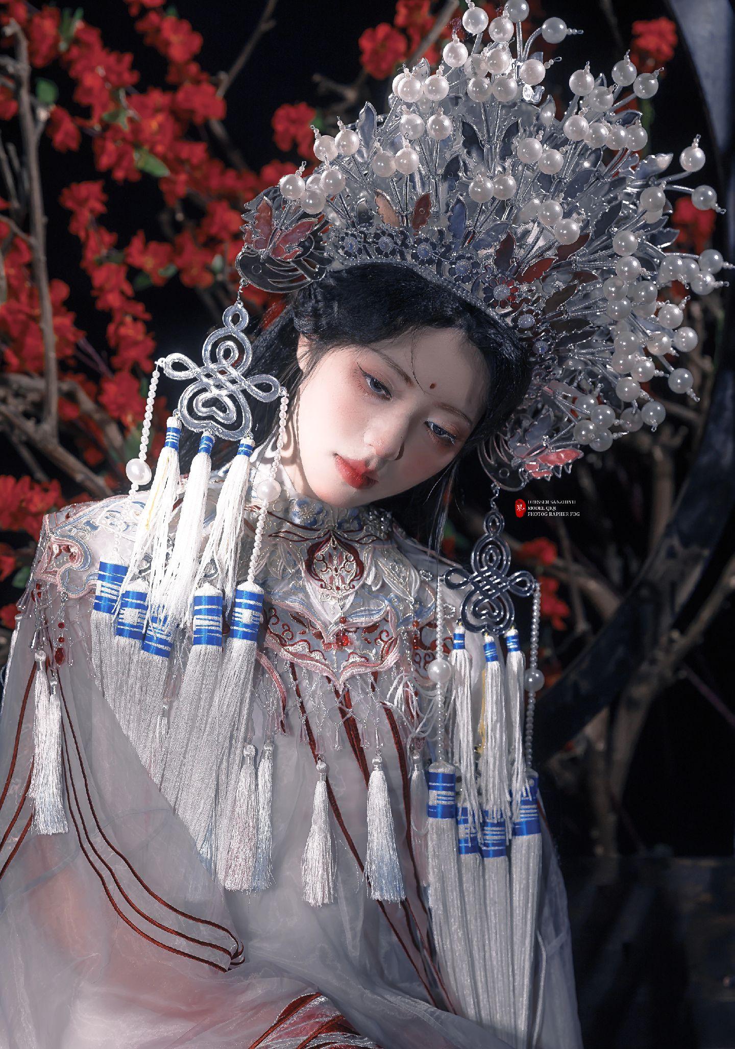 提线魂—后来，她成为了傀儡……《提线魂》 后来，她成为了傀儡。金线刺入...