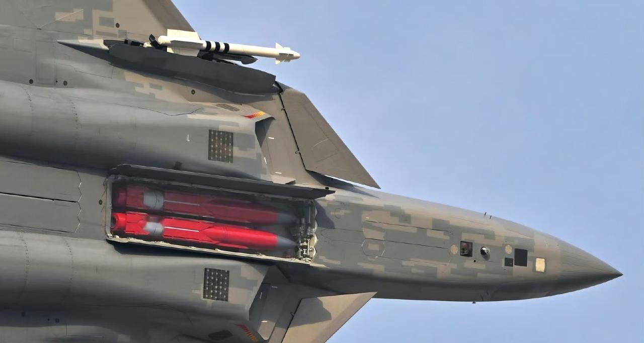 迪拜航展上的Su-57弹舱特写 ​​​烽火问鼎计划 ​​​