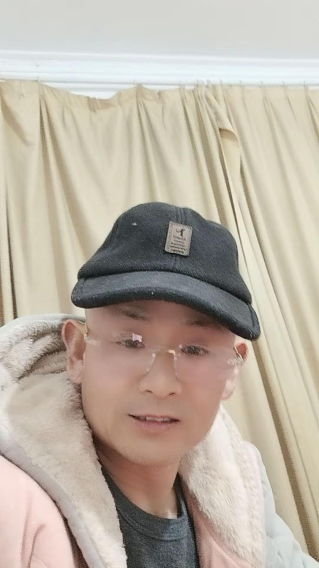 眼镜一带谁都不爱 ，让大家见笑了 ，纯属自娱自乐