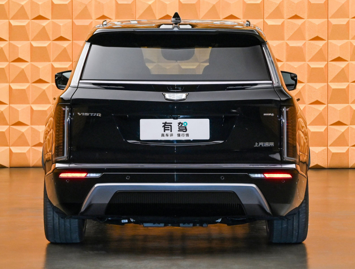 国产新势力50万级别的新能源汽车，迎来最强劲的对手凯迪拉克凯威德。如果市区开，本