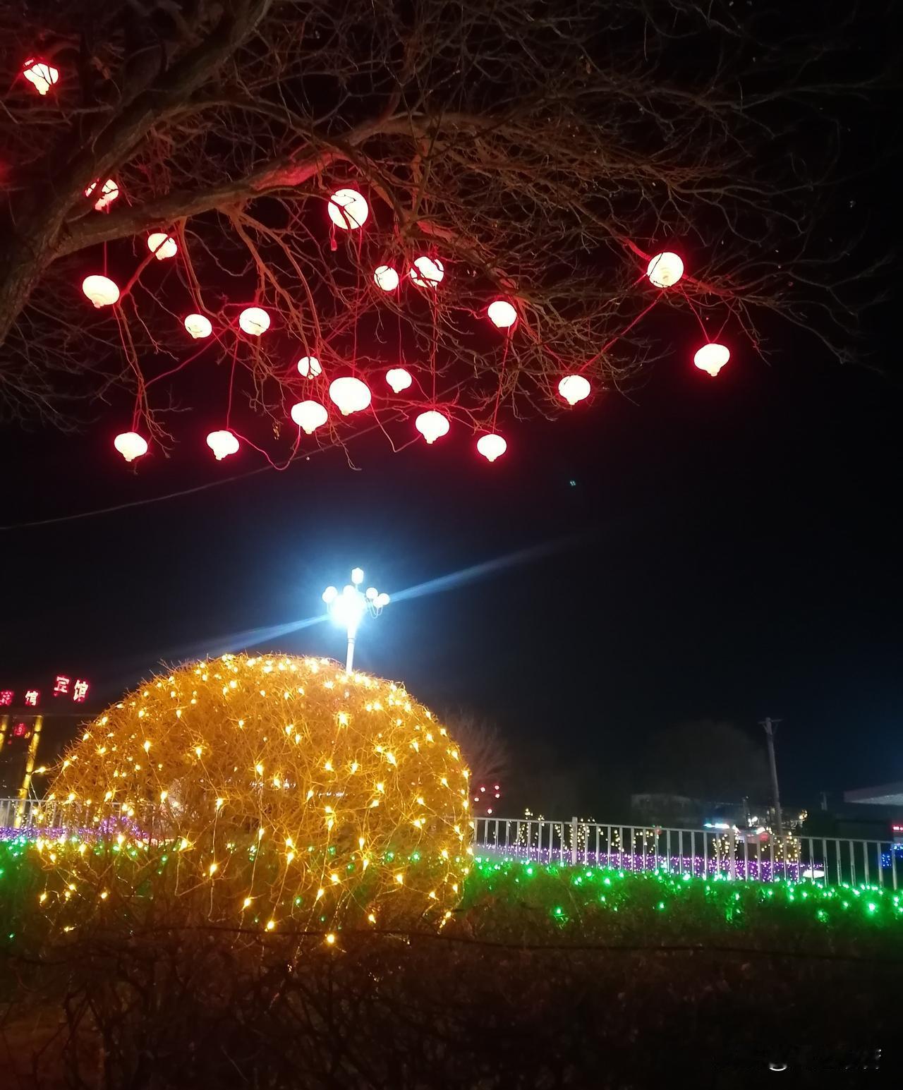 回家过年的渴望让春运票变的难抢，堪称千军万马过独木桥。

多买出几站就是为了有座