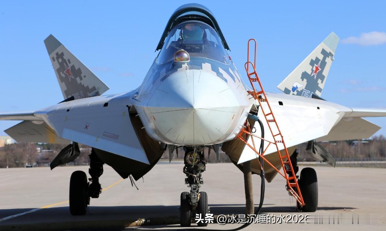 俄罗斯空天军的最新式第五代重型战斗机苏-57生产型经过现代化升级改进，已经持续向