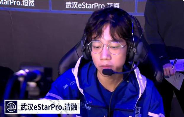 有网友问：清融四冠，拿到两个FMVP，算是超越了前辈吧！清融应该可以称为KPL历
