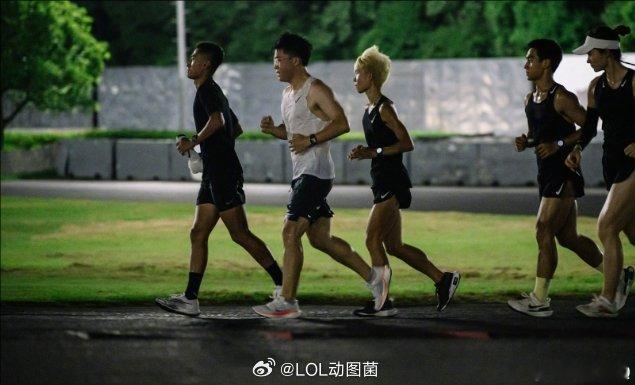 #2024LPL夏季赛# #英雄联盟S14# #Uzi# 中签率5%！Uzi将参