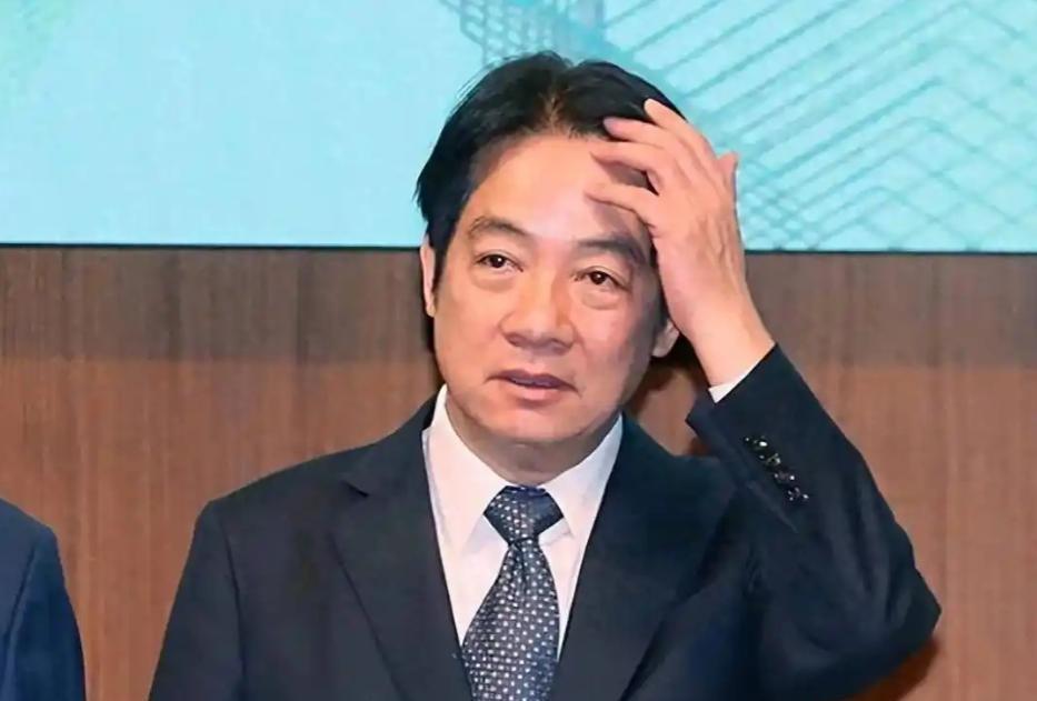 最近好几家香港主流媒体梳理了台海最新的局势动态，结合台当局官方最近释放出来的各种