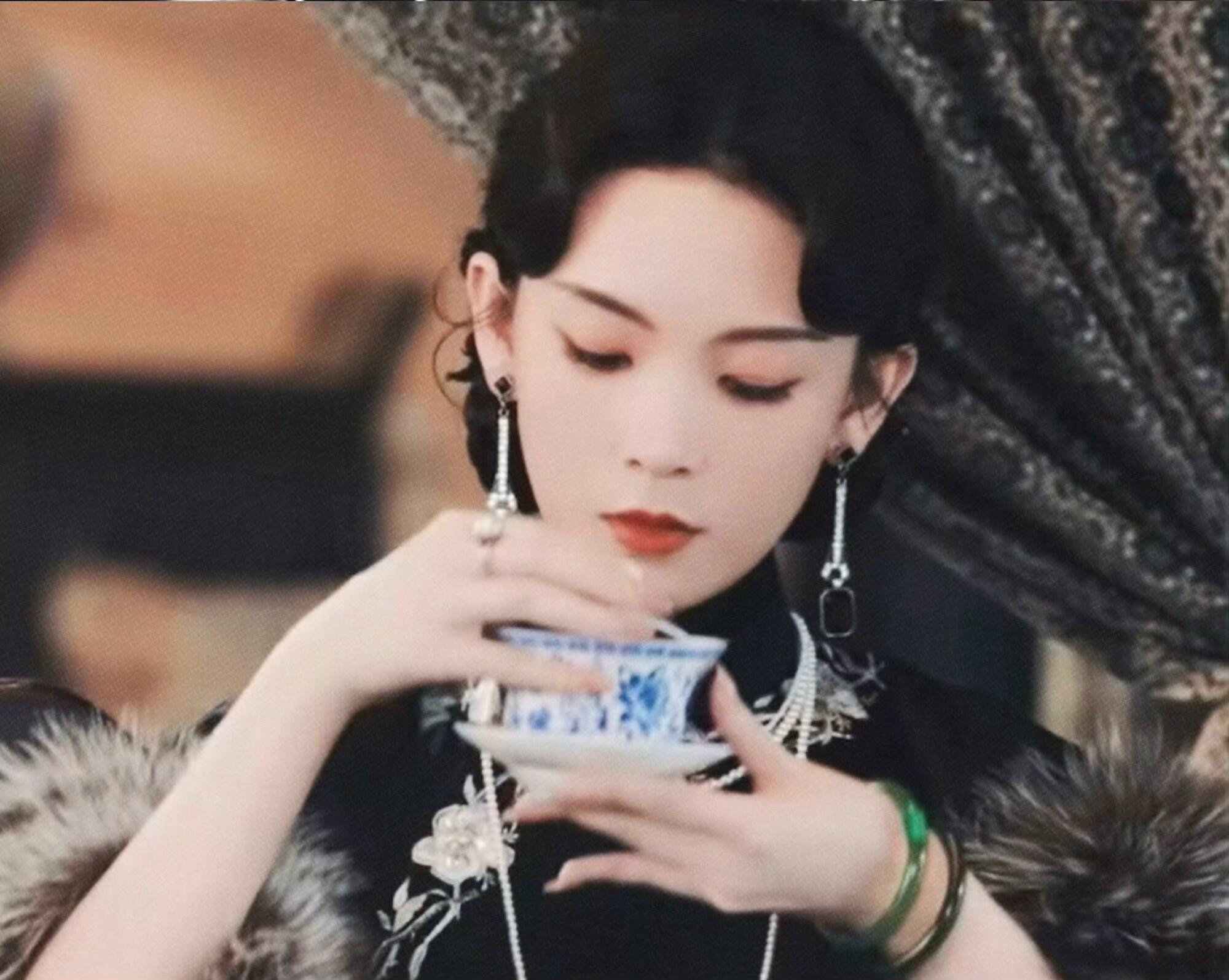 陈瑶浪姐后第一部剧陈瑶霍仙姑人设脱下舞台装，换上绝美旗袍，成为《九门》的霍仙姑。