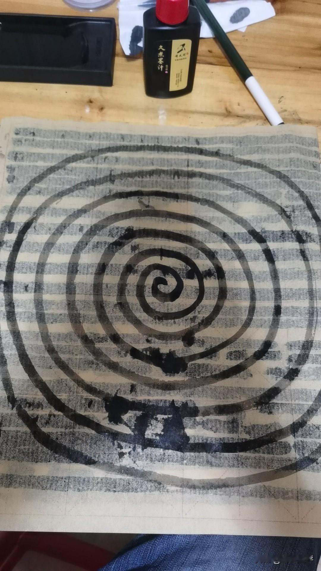 景区员工潘苗介绍，他们全年无休，每天 早6点到晚10点 连轴转。日常工作涵盖半夜