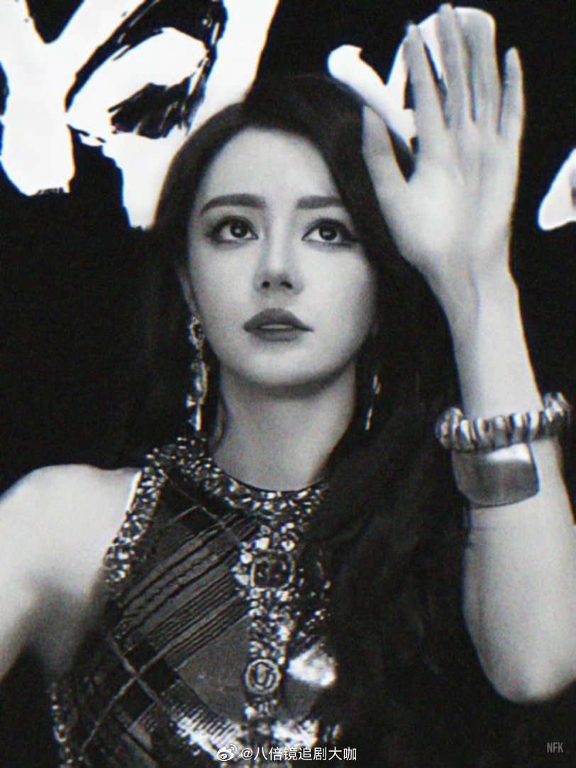 终于有女主从天而降救男主的剧了除了迪丽热巴，内娱想不出来还有谁能把女鬼贺思慕演的