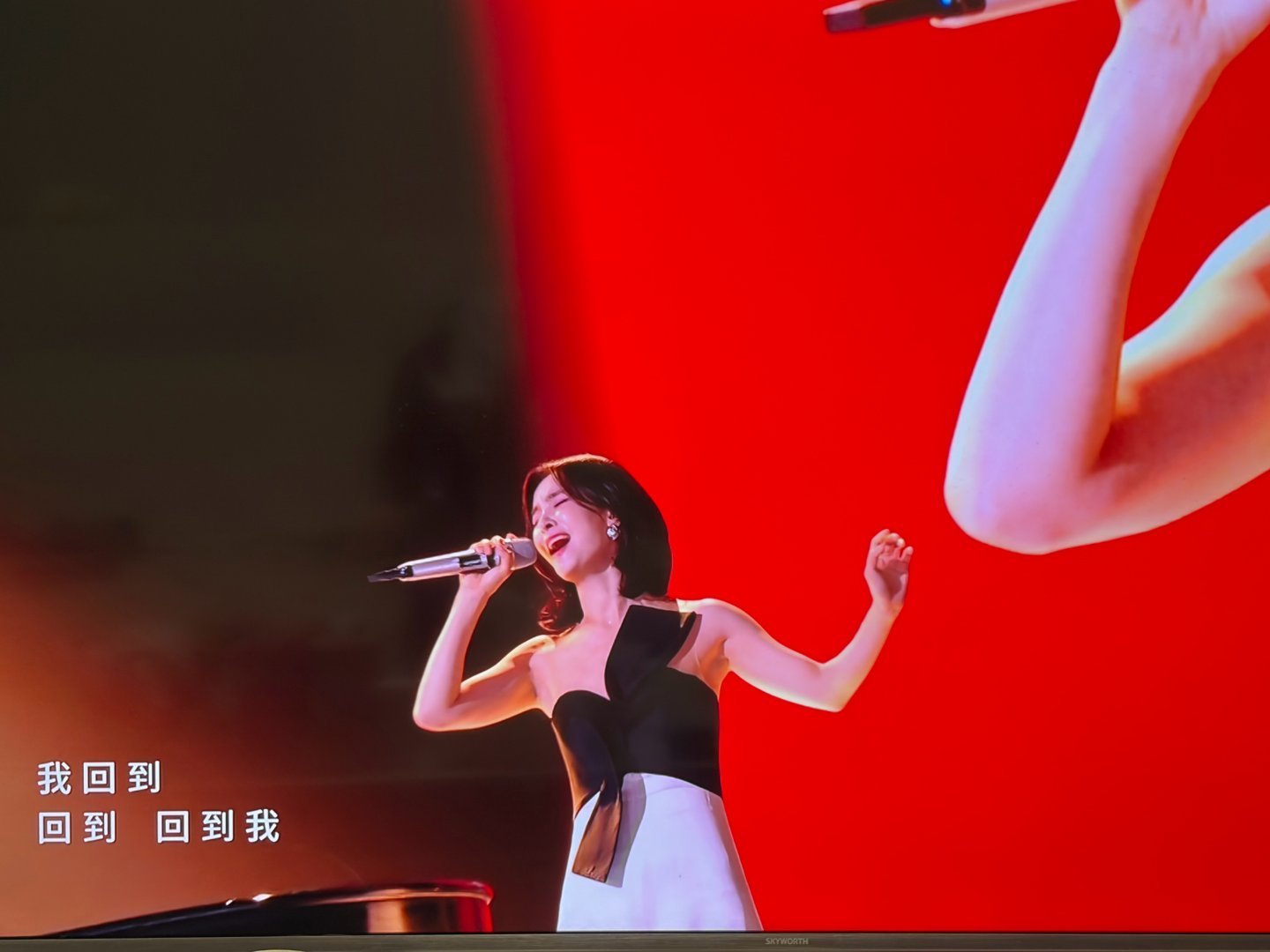 李晟高音太顶了 师姐秀舞台直接变李晟个人solo现场，旁边姐姐们都在笑，估计也被