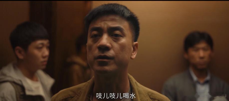 郭德纲于谦客串了低智商犯罪怎么差点都以为我们的郭德纲和于谦也客串了低智商犯罪，也