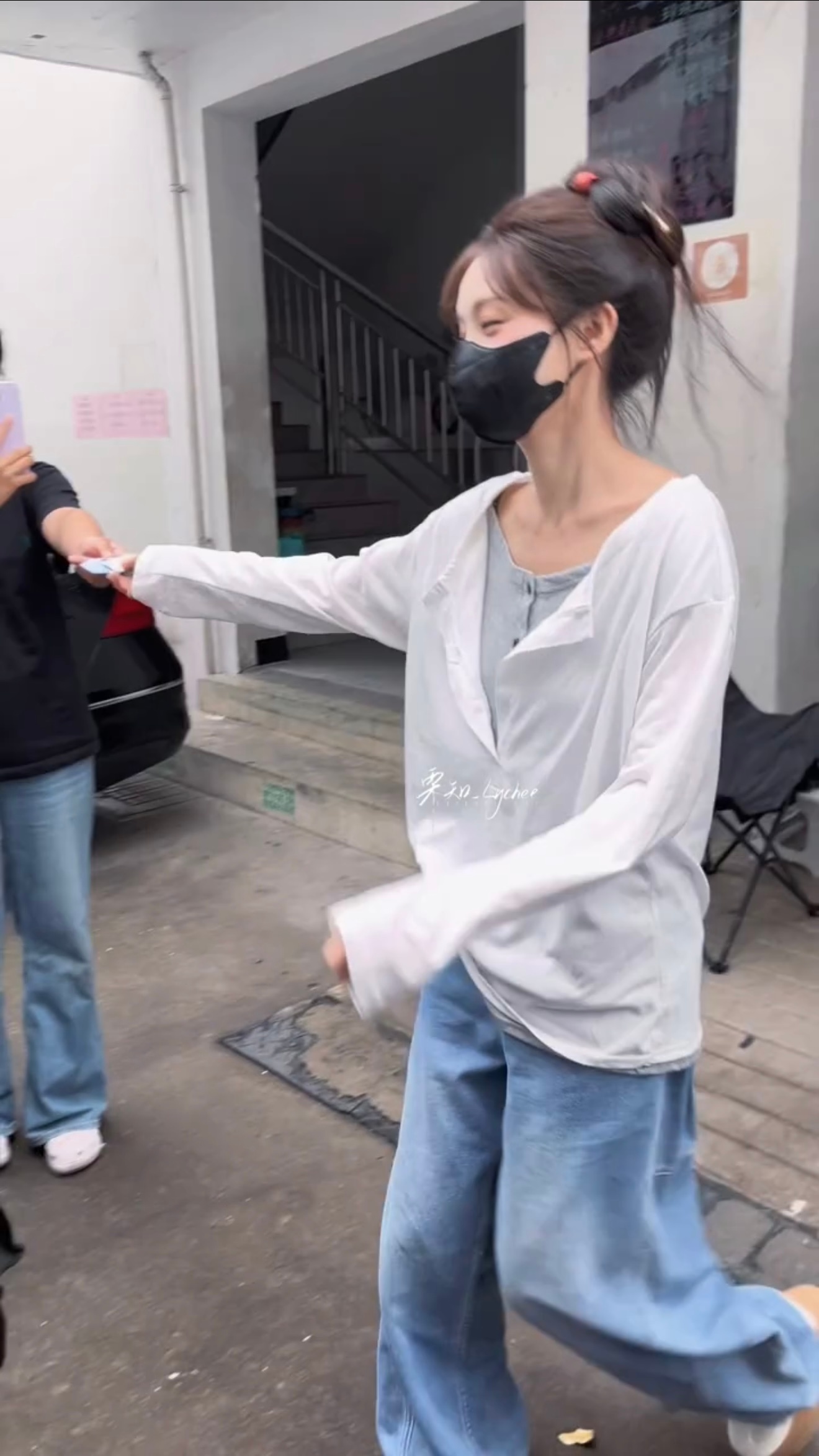 李一桐陈雀儿 🍐李一桐金枝 听说今天4点上班，给我孩子困得，眼睛都眯得只剩一条