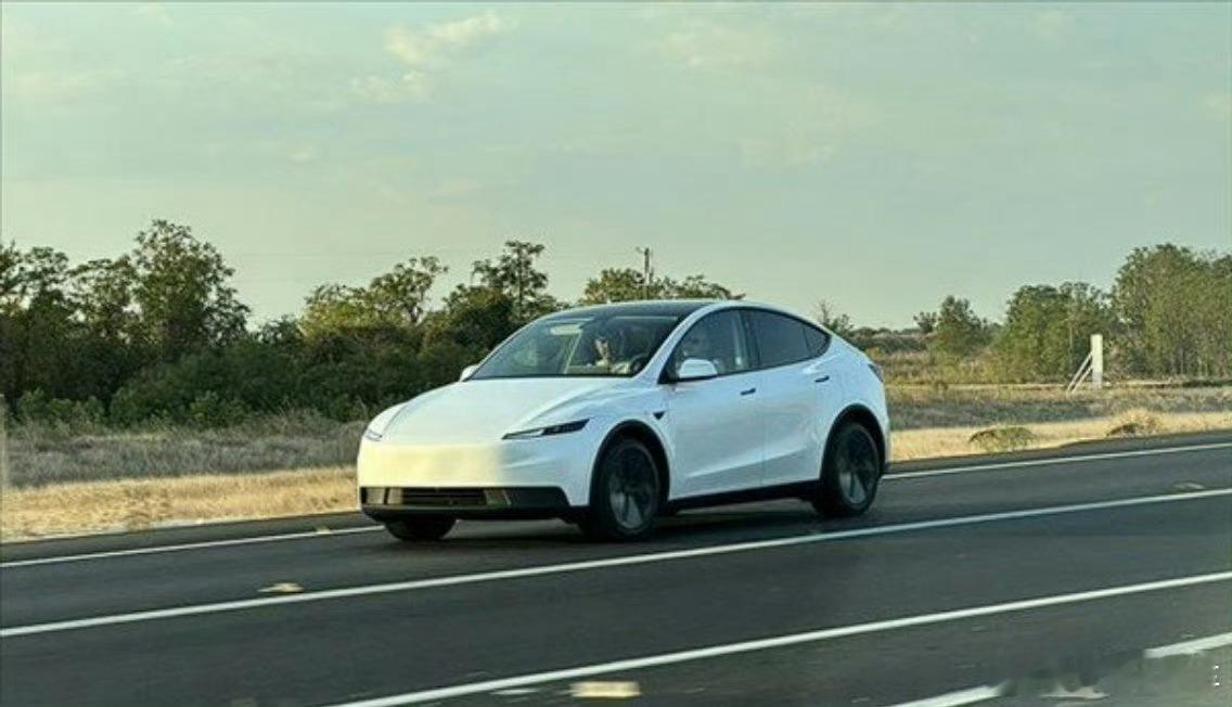 特斯拉或推出更低价ModelY特斯拉下探价格底线，以低价Model Y抢占市场。