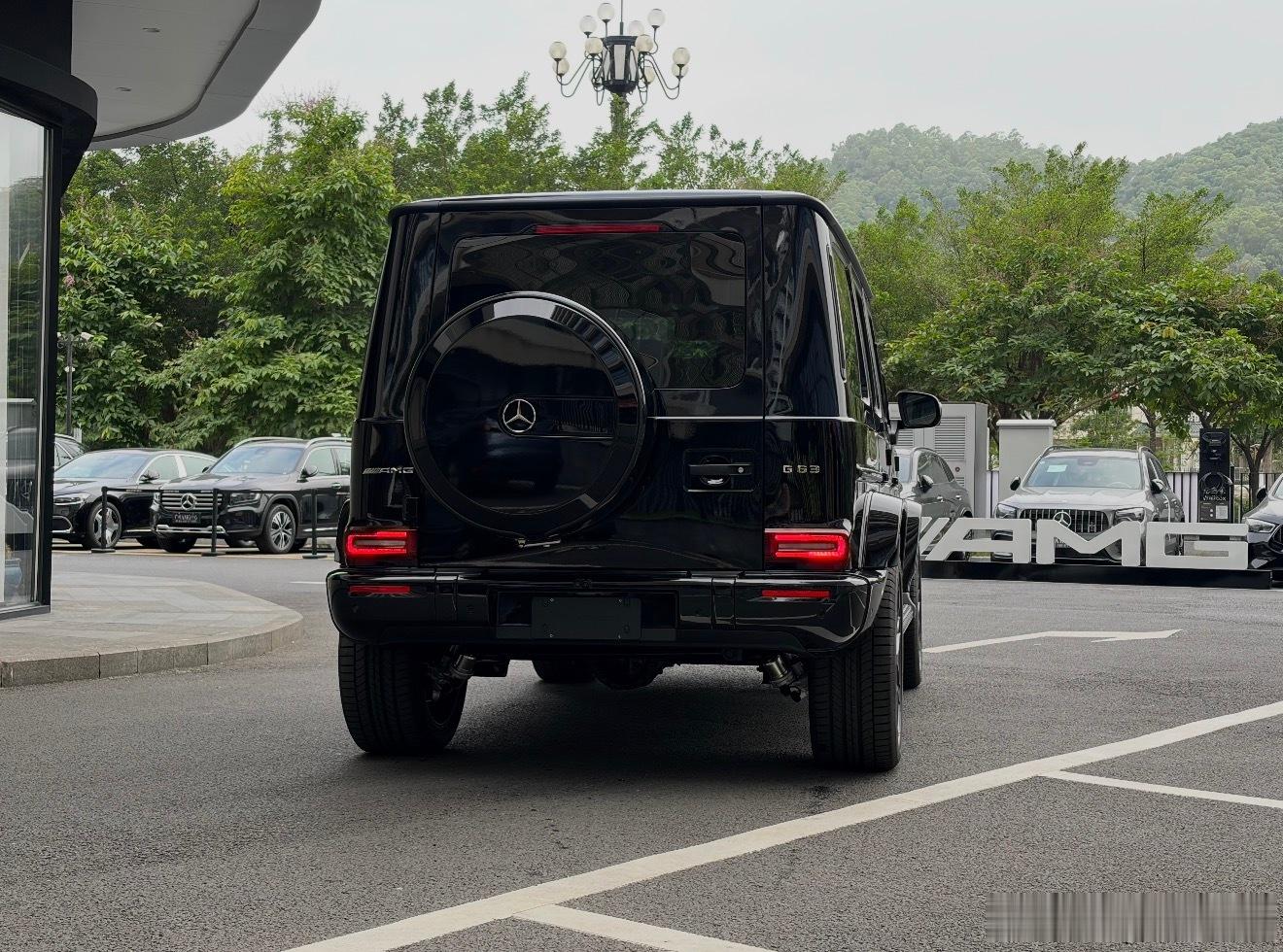 奔驰G63 黑/红927 +57000 A22主动行驶+12300 碳纤维高性能