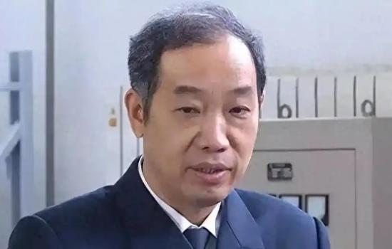 马伟明院士曾提出在青藏高原上，建一根2公里长的电磁发射轨道，经专家论证：造价太高
