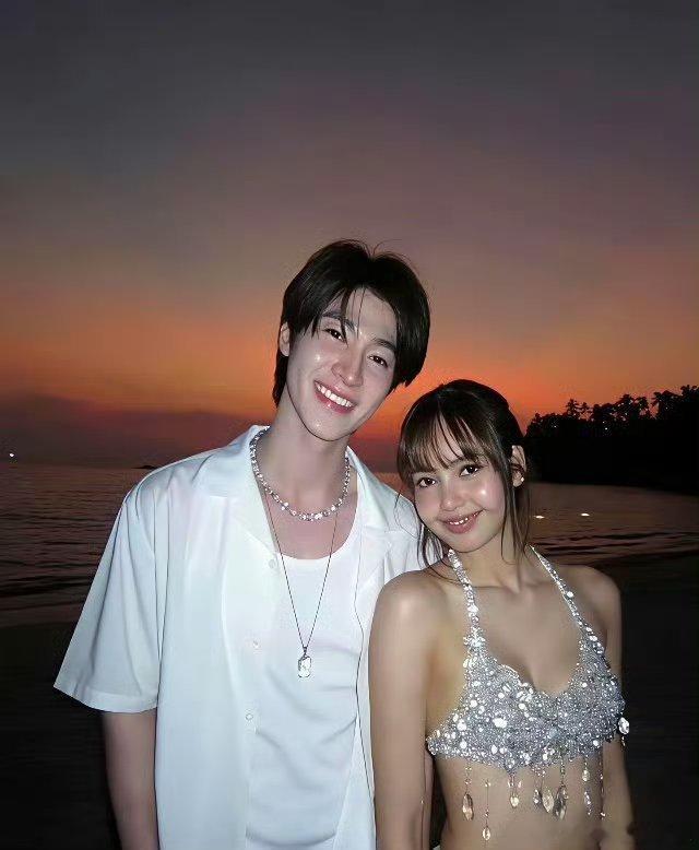 lisa晒出新男友亲密合照，酷似当年与三公子的场景，这次身份背景居然彻底互换 