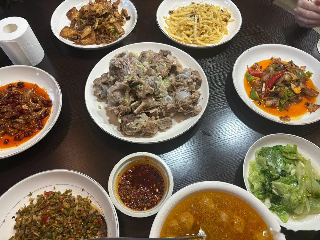 江秋灬 好好吃饭 