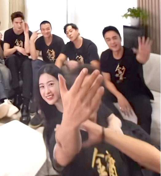 靖蓉日常真的还挺甜的，很自然，一点都不尴尬！[笑cry]，洪七公一脸慈爱，黄爹爹