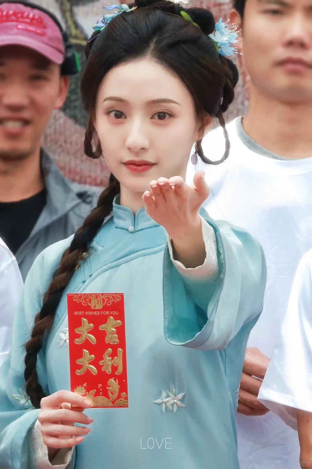 新版还珠格格女主美爆了 ​​​