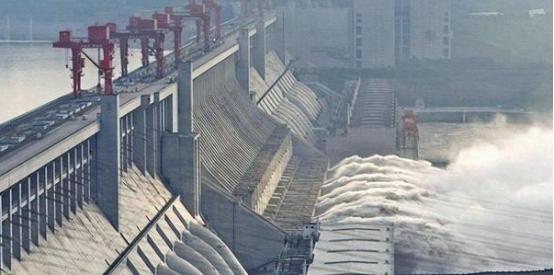 三峡大坝20多年回本了吗？2500亿赌注压在长江上，每个交电费的中国人都在默默“