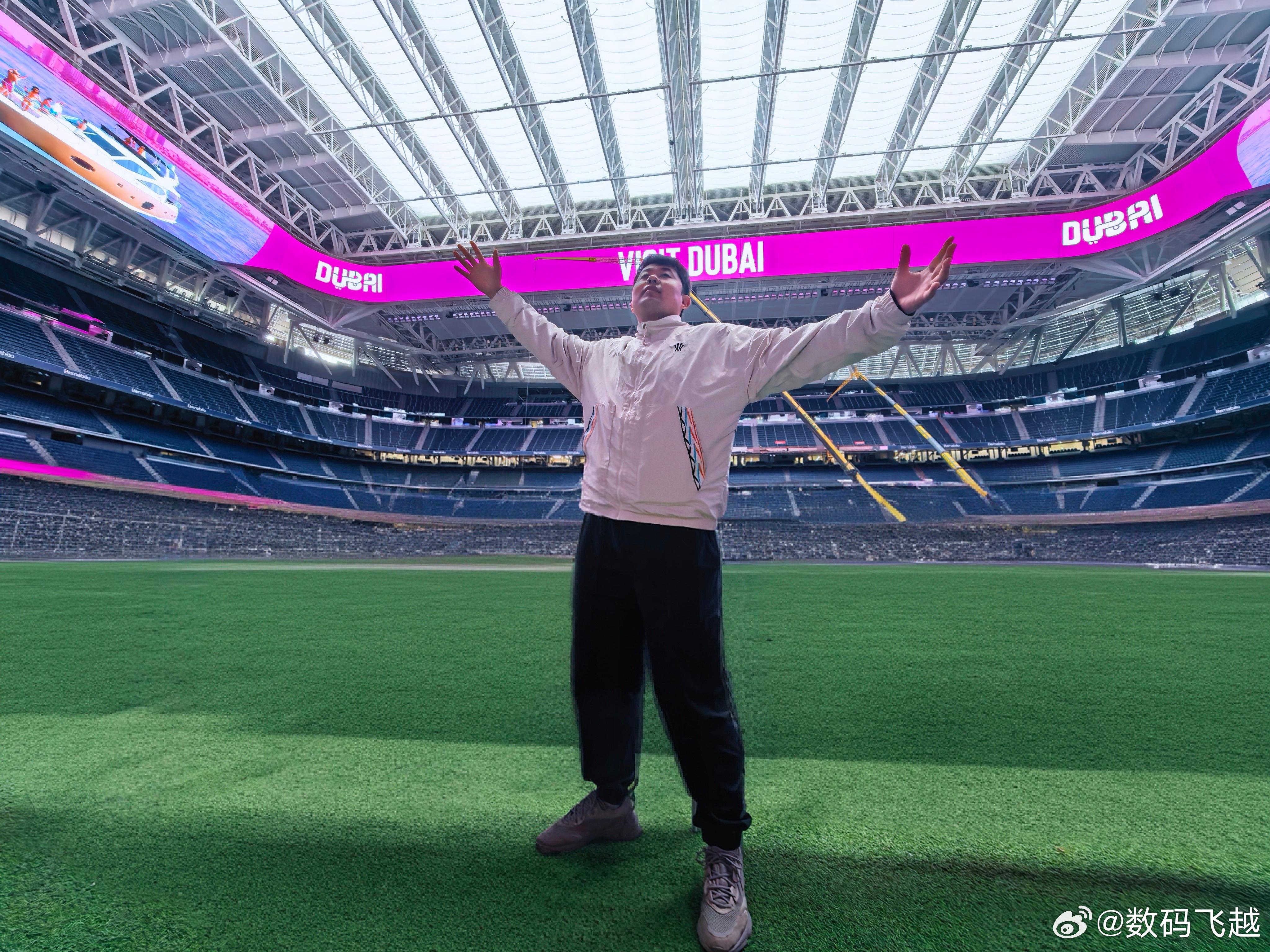 比赛踢完了，也回国了，纪念一下皇马主场伯纳乌球场，大学熬的夜变成现实了