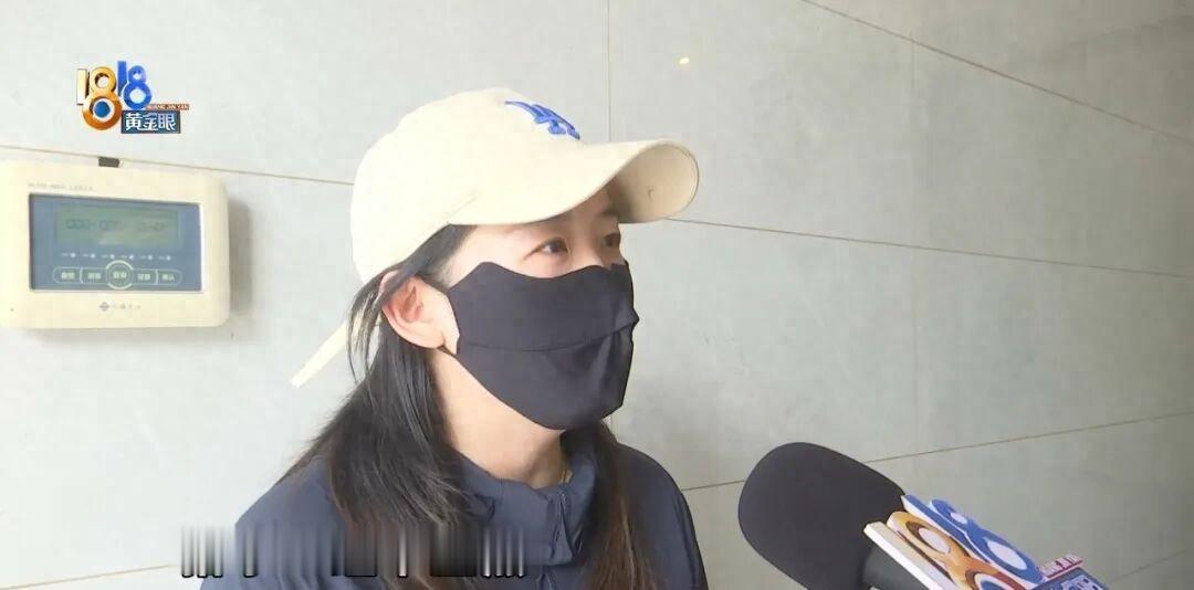 “太离谱了！”浙江杭州，一名家长查看幼儿园毕业照底片时，发现女儿约有15张照片走
