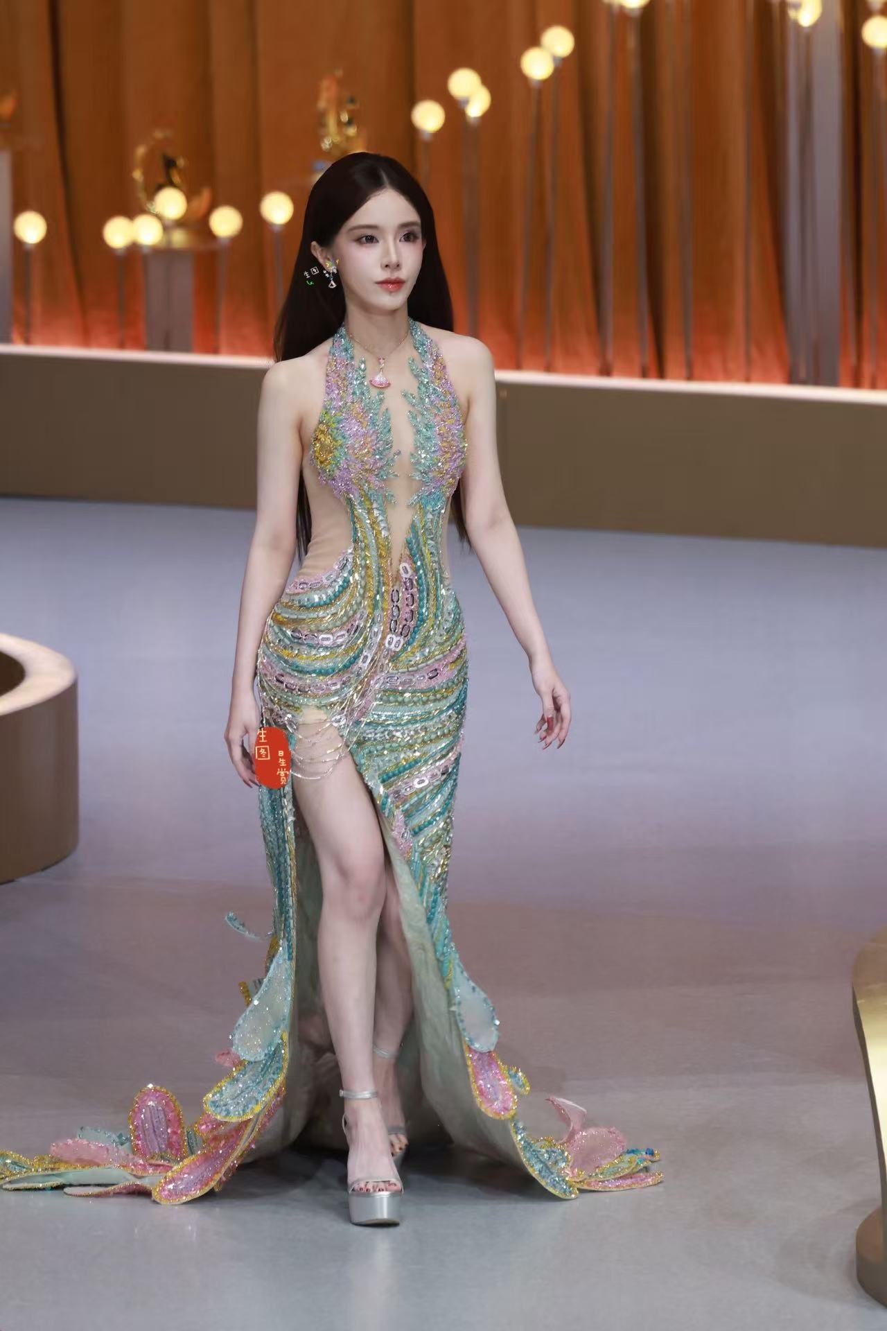 迅猛龙特蕾莎🎶直播盛典红毯生图气场全开的孔雀女王🦚👸🏻 