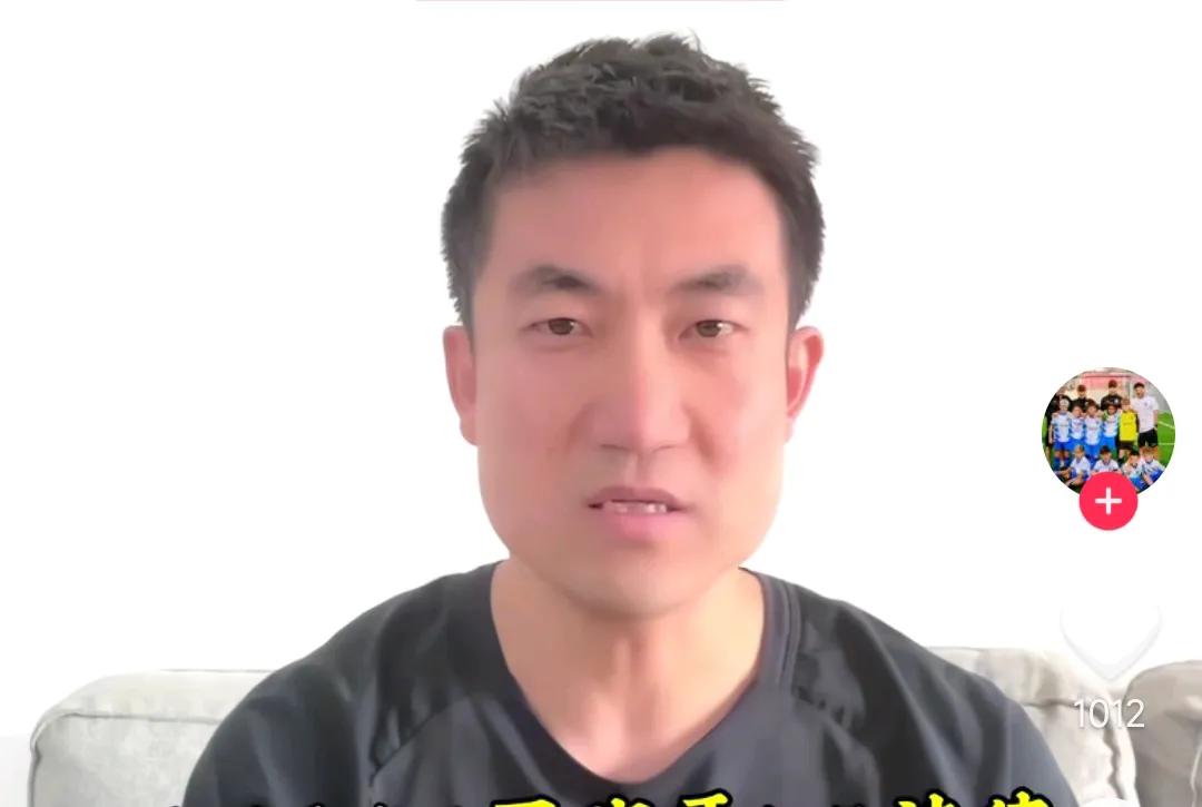 前国脚王晓龙认为董路经常制造信息差误导球迷。
王晓龙在社交媒体上表示，董路为了流