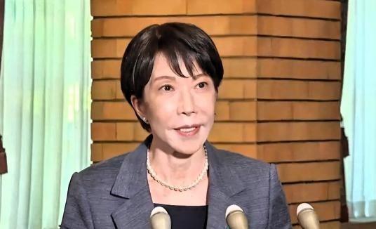 日本首相 高市早苗 在结束对 英国 的访问后，准备乘坐专机前往 意大利 。

东