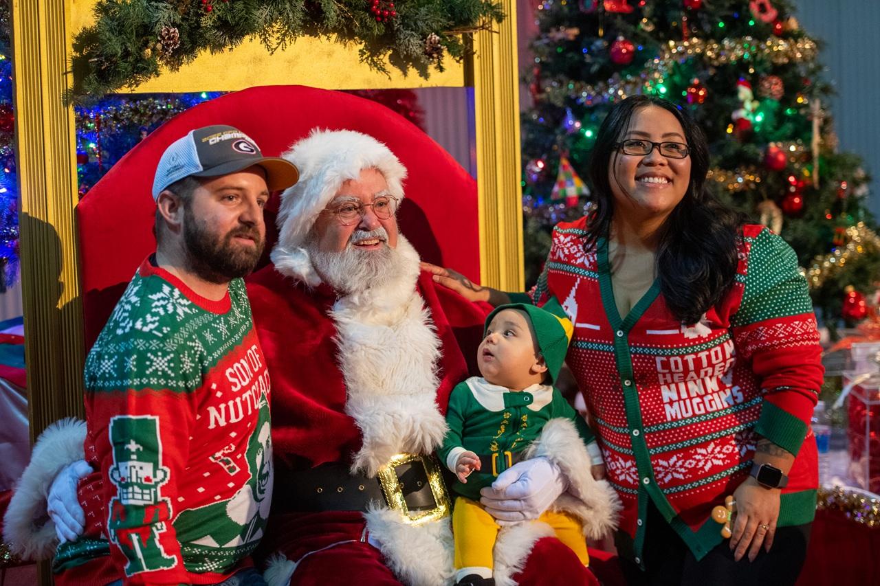 EAA航空博物馆宣布，将于12月6日举行“空中圣诞节”活动，圣诞老人将乘坐直升机