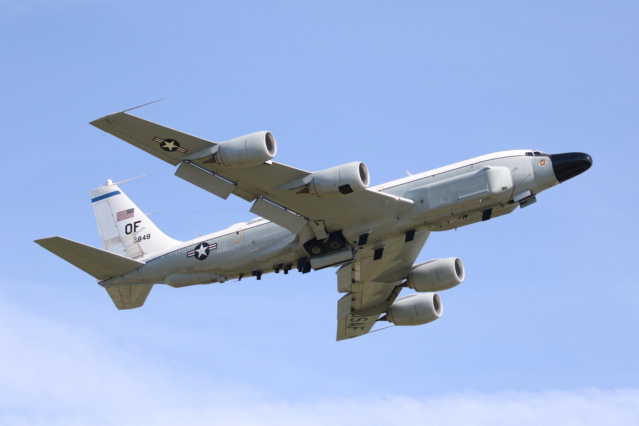 米登霍尔皇家空军基地上空的 RC-135V 64-14848 ​​​