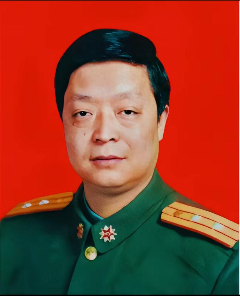 他叫李喜章，甘肃陇原人民的好儿子。原红军61师“铁锤子团”1986年老山轮战期间