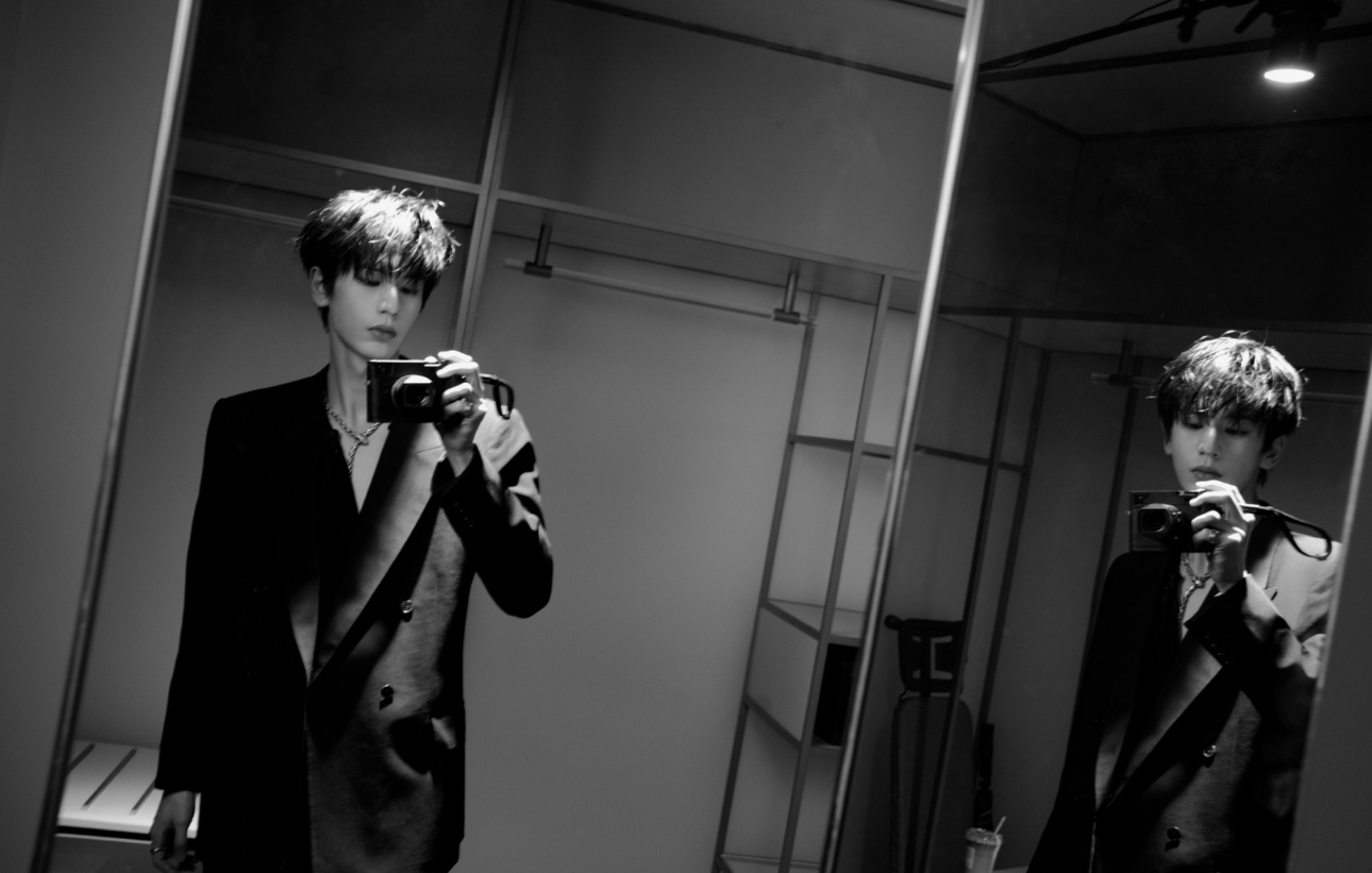 恭喜演员张凌赫荣获“年度热度演员”，期待早日与征儿相见