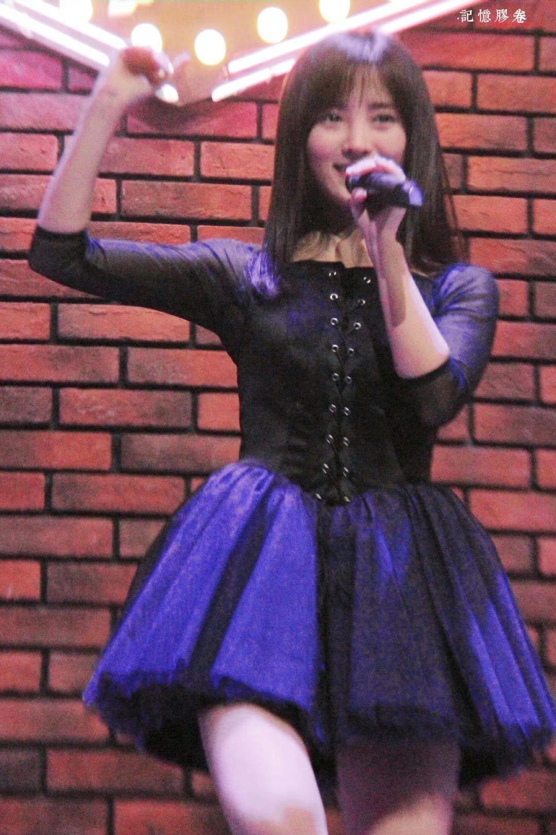 闪闪发光的少女。青春