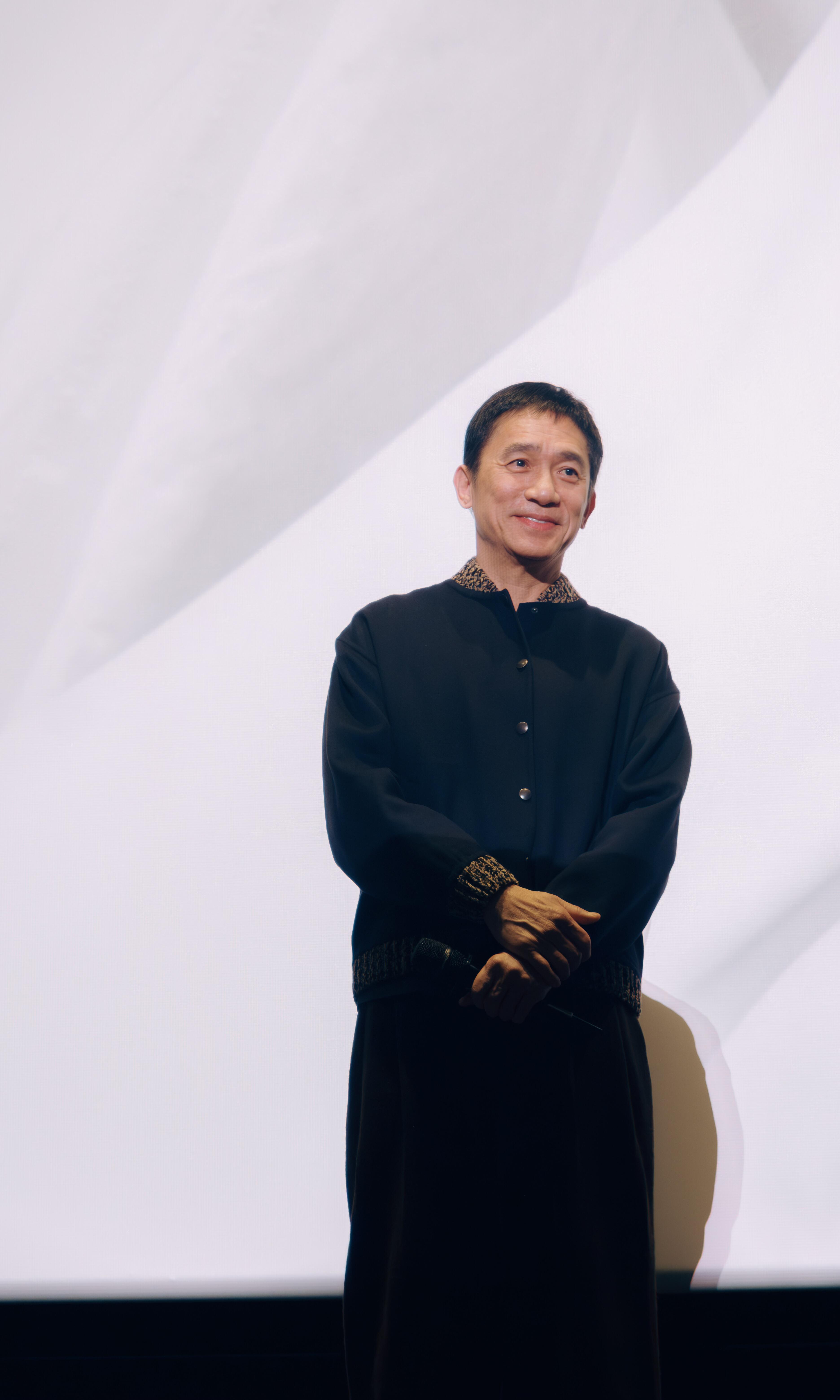 昨天在巴黎出席《寂静的朋友》首映式的梁朝伟📷巴黎摄影师Lesmuses 