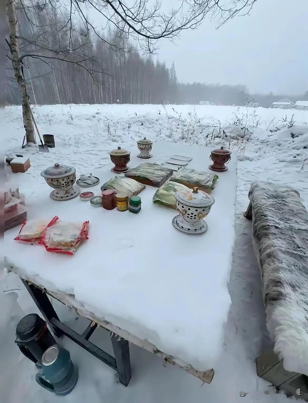 河南的出来吃火锅啦
这几天下大雪，这份浪漫
南方的城市里绝对体会不到
小时候没条
